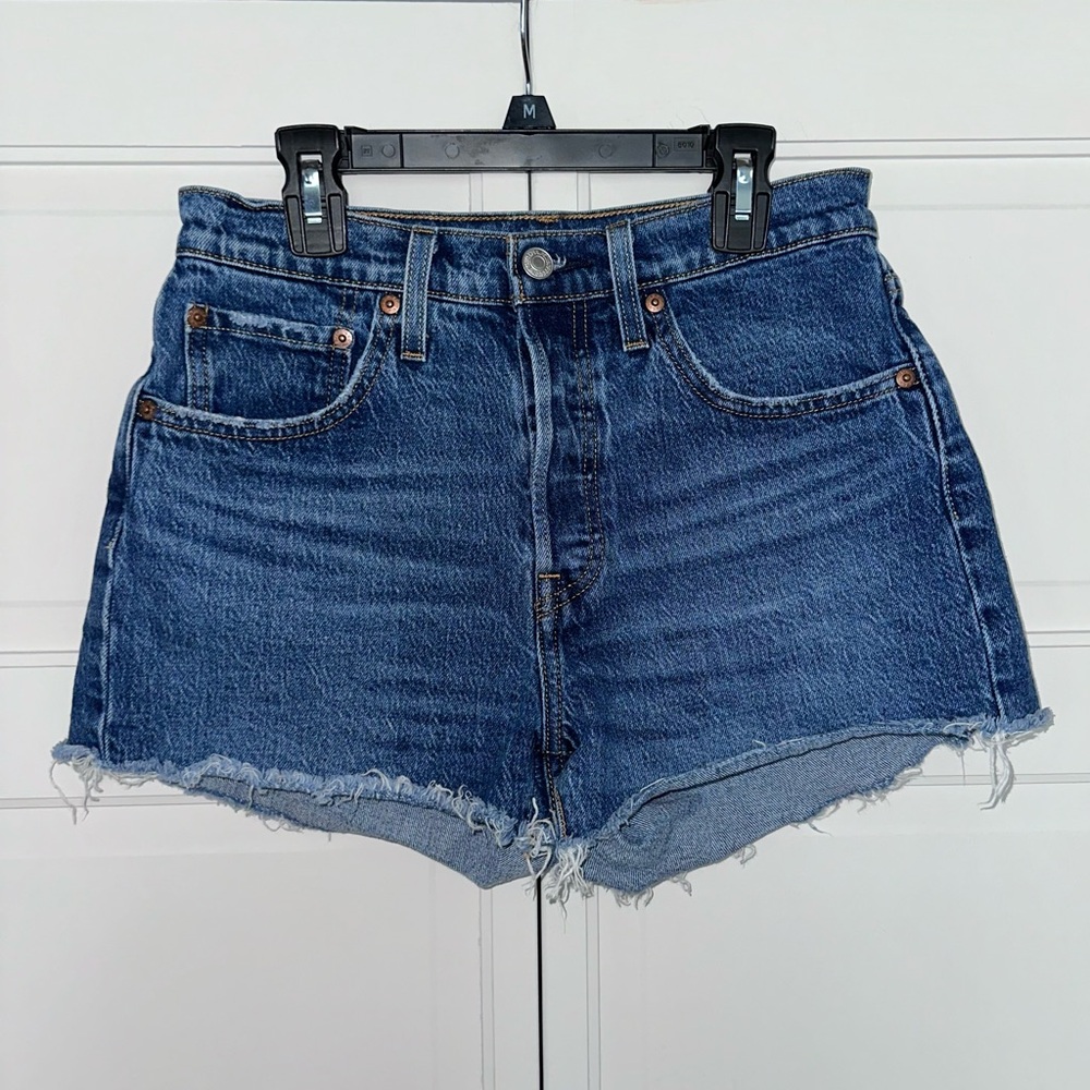 Levi’s 501 blue denim button fly shorts women’s size 27